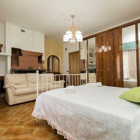 Il Roseto Hotel Аджерола Екстериор снимка