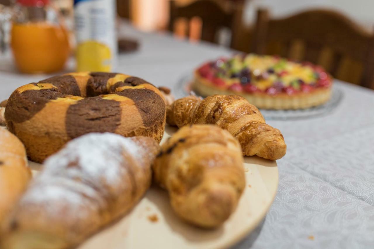 Il Roseto Hotel Аджерола Екстериор снимка