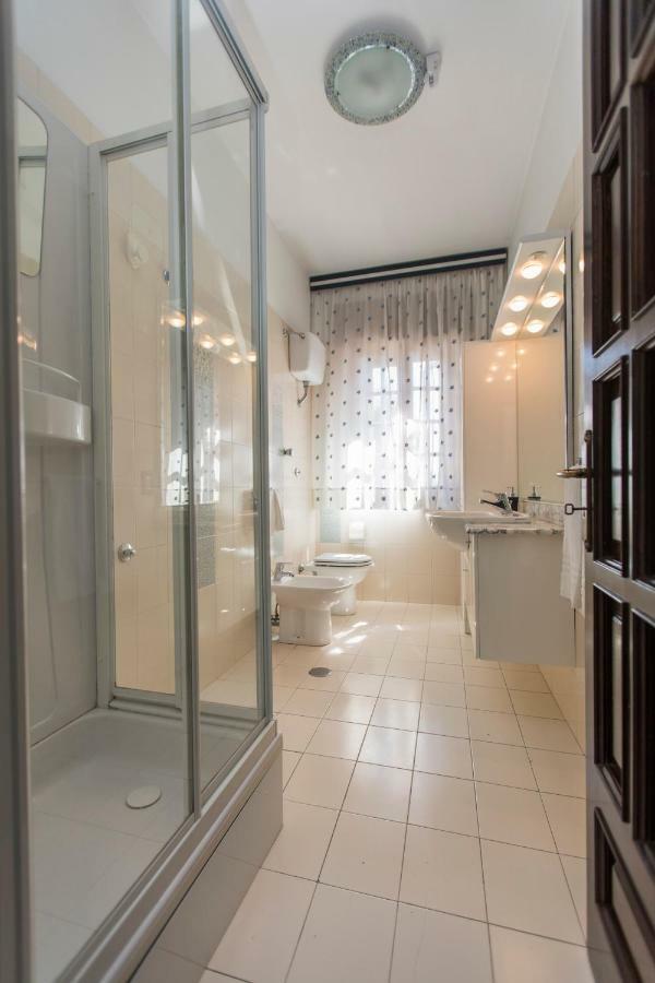 Il Roseto Hotel Аджерола Екстериор снимка