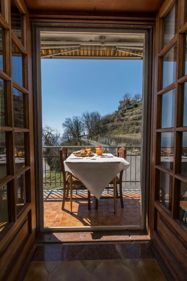 Il Roseto Hotel Аджерола Екстериор снимка